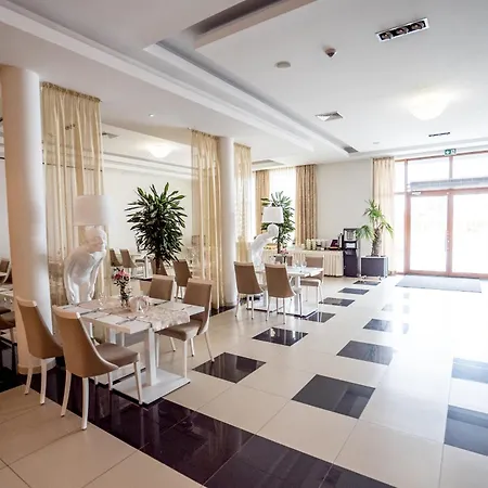 Hotel Aleksandria 3*