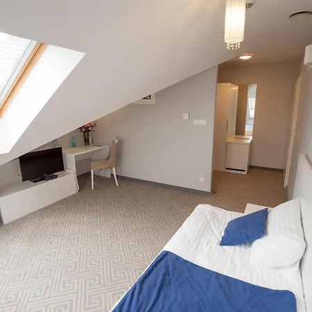 호텔 Aleksandria 3*